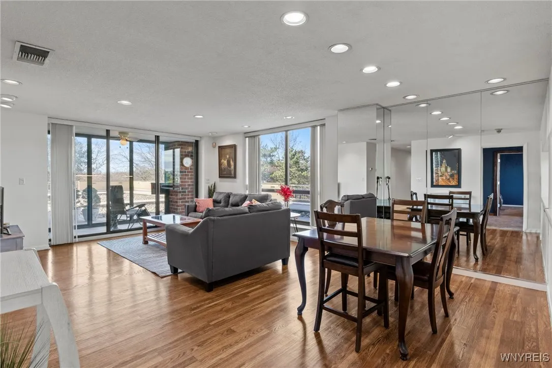 201 Admirals Walk Circle 201, Buffalo, New York 14, Buffalo, New York 14202, 1 Bedroom Bedrooms, 4 Rooms Rooms,2 BathroomsBathrooms,Residential,For Sale,201 Admirals Walk Circle 201, Buffalo, New York 14,B1597757