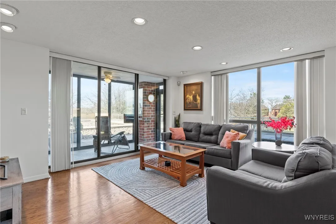 201 Admirals Walk Circle 201, Buffalo, New York 14, Buffalo, New York 14202, 1 Bedroom Bedrooms, 4 Rooms Rooms,2 BathroomsBathrooms,Residential,For Sale,201 Admirals Walk Circle 201, Buffalo, New York 14,B1597757