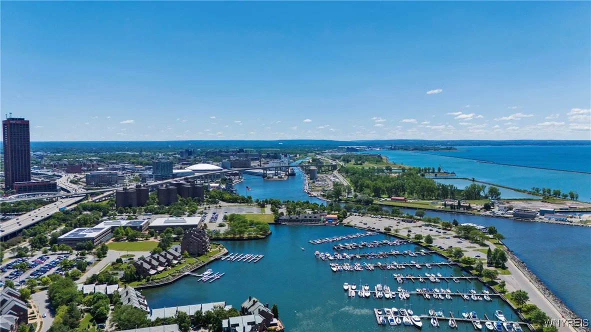 201 Admirals Walk Circle 201, Buffalo, New York 14, Buffalo, New York 14202, 1 Bedroom Bedrooms, 4 Rooms Rooms,2 BathroomsBathrooms,Residential,For Sale,201 Admirals Walk Circle 201, Buffalo, New York 14,B1597757