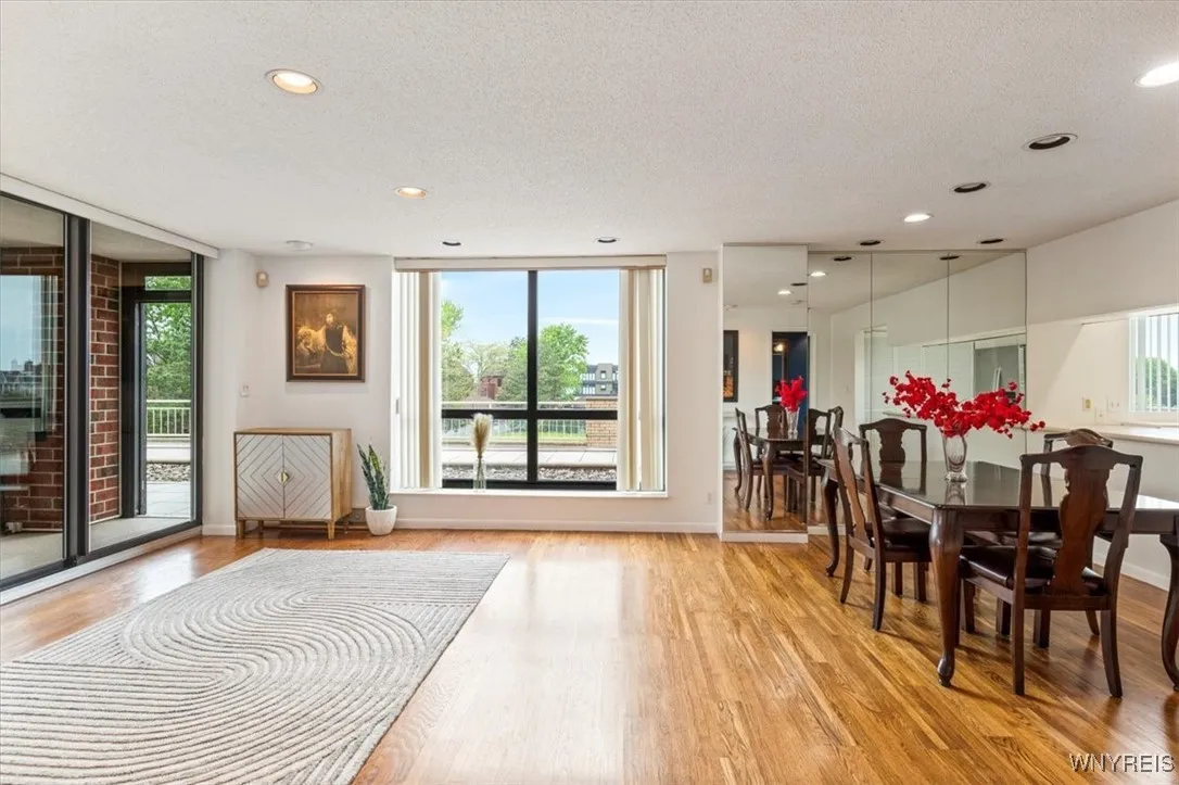 201 Admirals Walk Circle 201, Buffalo, New York 14, Buffalo, New York 14202, 1 Bedroom Bedrooms, 4 Rooms Rooms,2 BathroomsBathrooms,Residential,For Sale,201 Admirals Walk Circle 201, Buffalo, New York 14,B1597757