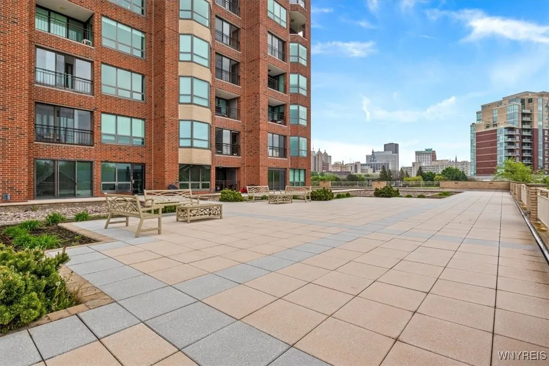201 Admirals Walk Circle 201, Buffalo, New York 14, Buffalo, New York 14202, 1 Bedroom Bedrooms, 4 Rooms Rooms,2 BathroomsBathrooms,Residential,For Sale,201 Admirals Walk Circle 201, Buffalo, New York 14,B1597757
