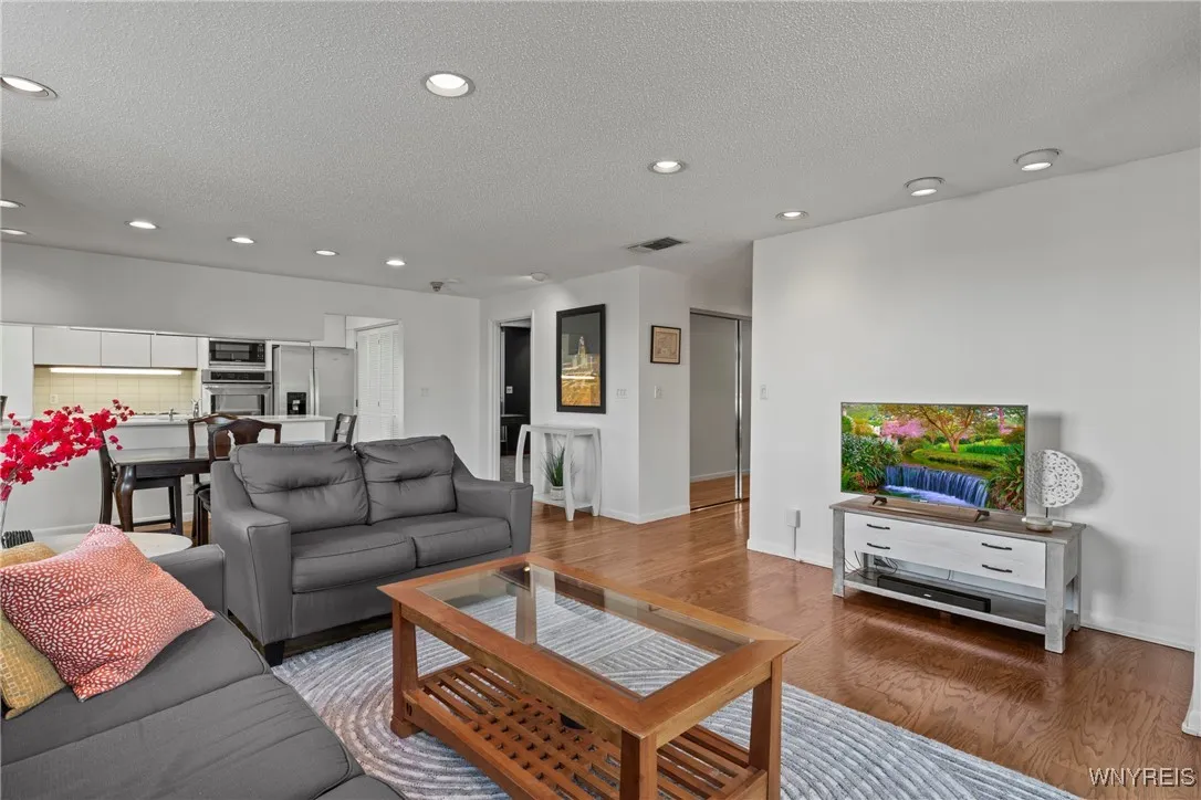 201 Admirals Walk Circle 201, Buffalo, New York 14, Buffalo, New York 14202, 1 Bedroom Bedrooms, 4 Rooms Rooms,2 BathroomsBathrooms,Residential,For Sale,201 Admirals Walk Circle 201, Buffalo, New York 14,B1597757