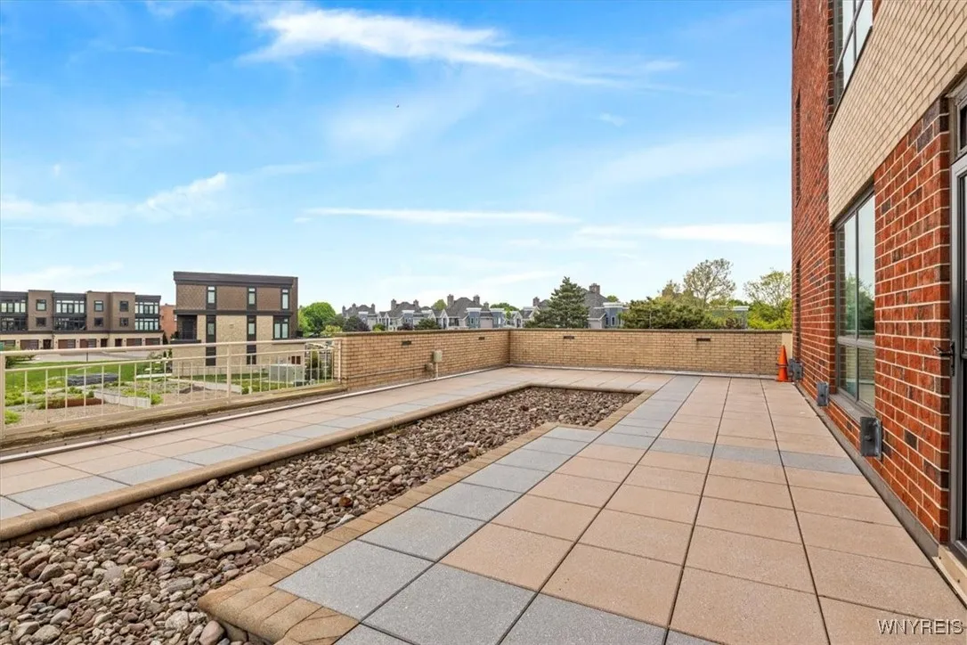 201 Admirals Walk Circle 201, Buffalo, New York 14, Buffalo, New York 14202, 1 Bedroom Bedrooms, 4 Rooms Rooms,2 BathroomsBathrooms,Residential,For Sale,201 Admirals Walk Circle 201, Buffalo, New York 14,B1597757