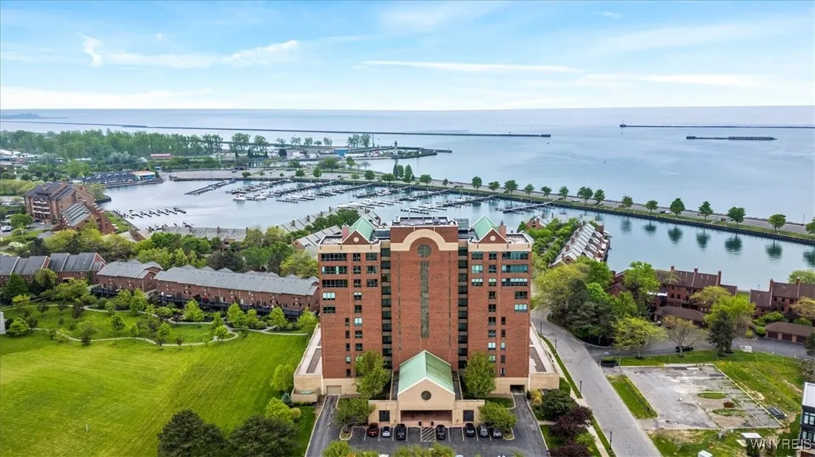 201 Admirals Walk Circle 201, Buffalo, New York 14, Buffalo, New York 14202, 1 Bedroom Bedrooms, 4 Rooms Rooms,2 BathroomsBathrooms,Residential,For Sale,201 Admirals Walk Circle 201, Buffalo, New York 14,B1597757