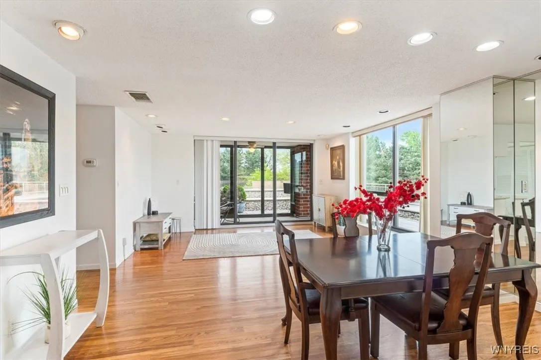 201 Admirals Walk Circle 201, Buffalo, New York 14, Buffalo, New York 14202, 1 Bedroom Bedrooms, 4 Rooms Rooms,2 BathroomsBathrooms,Residential,For Sale,201 Admirals Walk Circle 201, Buffalo, New York 14,B1597757