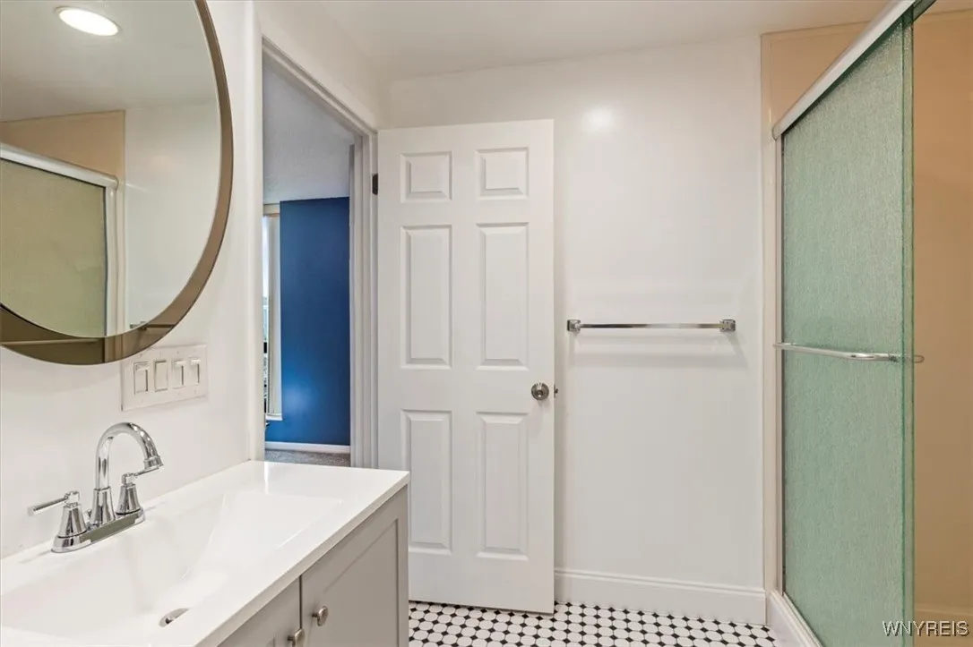 201 Admirals Walk Circle 201, Buffalo, New York 14, Buffalo, New York 14202, 1 Bedroom Bedrooms, 4 Rooms Rooms,2 BathroomsBathrooms,Residential,For Sale,201 Admirals Walk Circle 201, Buffalo, New York 14,B1597757