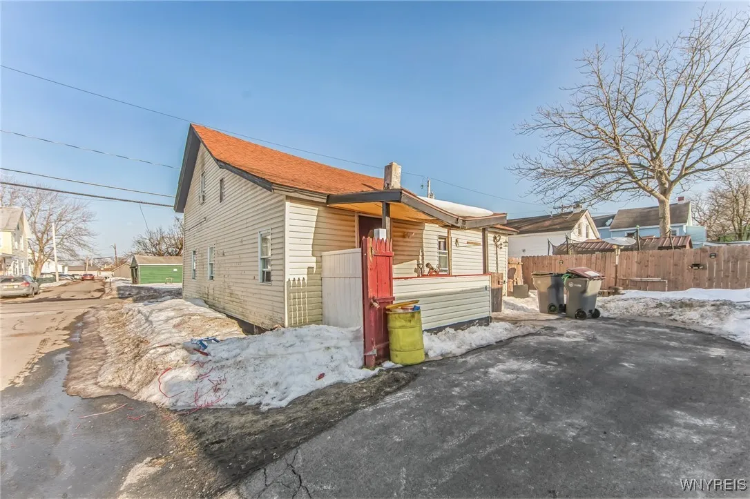 212 Lawrence Street, Rome-inside, New York 13440, Rome, New York 13440, 3 Bedrooms Bedrooms, 6 Rooms Rooms,1 BathroomBathrooms,Residential,Closed,212 Lawrence Street, Rome-inside, New York 13440,0,B1600269