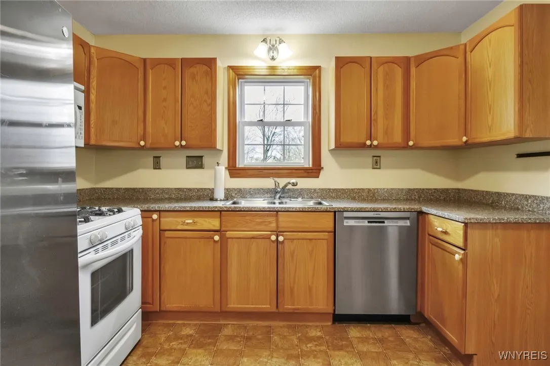 5704 Dover Road, Hamburg, New York 14085, Hamburg, New York 14085, 3 Bedrooms Bedrooms, 8 Rooms Rooms,2 BathroomsBathrooms,Residential,Closed,5704 Dover Road, Hamburg, New York 14085,0,B1599941