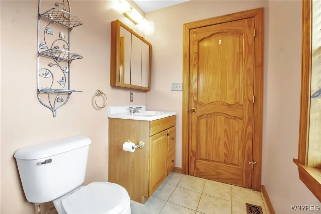5704 Dover Road, Hamburg, New York 14085, Hamburg, New York 14085, 3 Bedrooms Bedrooms, 8 Rooms Rooms,2 BathroomsBathrooms,Residential,Closed,5704 Dover Road, Hamburg, New York 14085,0,B1599941