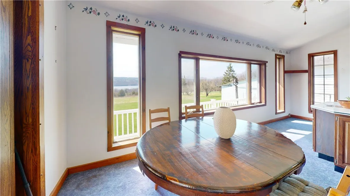 Enjoy Dinner with a Lake View