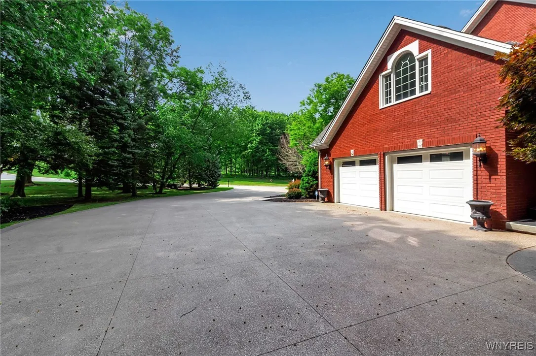 16 Woodstream, Orchard Park, New York 14127, Orchard Park, New York 14127, 5 Bedrooms Bedrooms, 13 Rooms Rooms,3 BathroomsBathrooms,Residential,For Sale,16 Woodstream, Orchard Park, New York 14127,B1598459