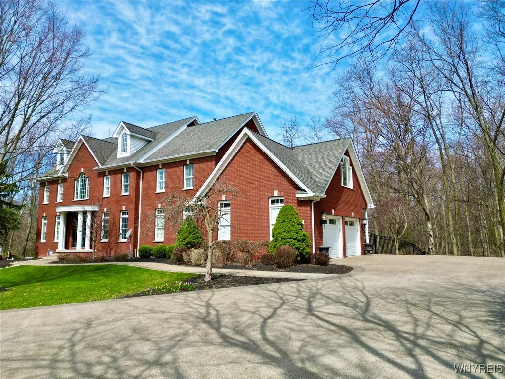 16 Woodstream, Orchard Park, New York 14127, Orchard Park, New York 14127, 5 Bedrooms Bedrooms, 13 Rooms Rooms,3 BathroomsBathrooms,Residential,For Sale,16 Woodstream, Orchard Park, New York 14127,B1598459