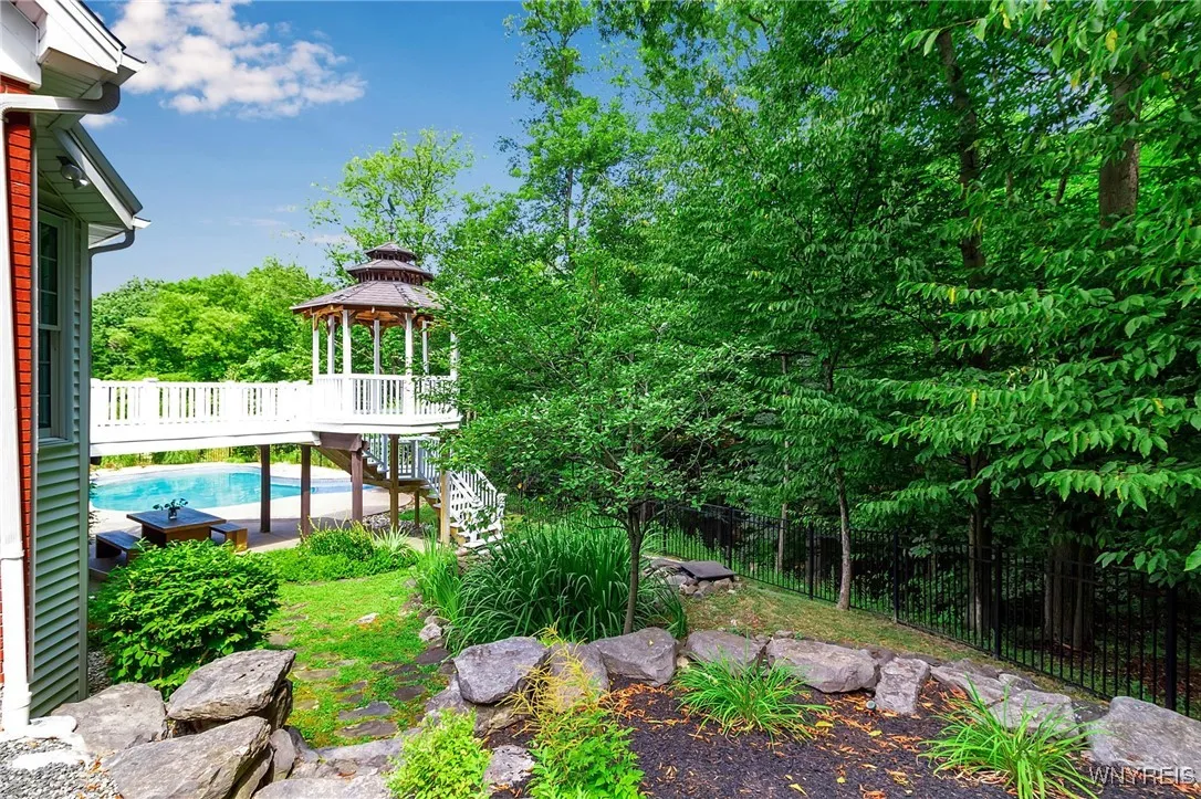 16 Woodstream, Orchard Park, New York 14127, Orchard Park, New York 14127, 5 Bedrooms Bedrooms, 13 Rooms Rooms,3 BathroomsBathrooms,Residential,For Sale,16 Woodstream, Orchard Park, New York 14127,B1598459