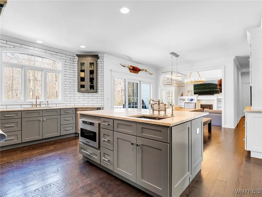 16 Woodstream, Orchard Park, New York 14127, Orchard Park, New York 14127, 5 Bedrooms Bedrooms, 13 Rooms Rooms,3 BathroomsBathrooms,Residential,For Sale,16 Woodstream, Orchard Park, New York 14127,B1598459