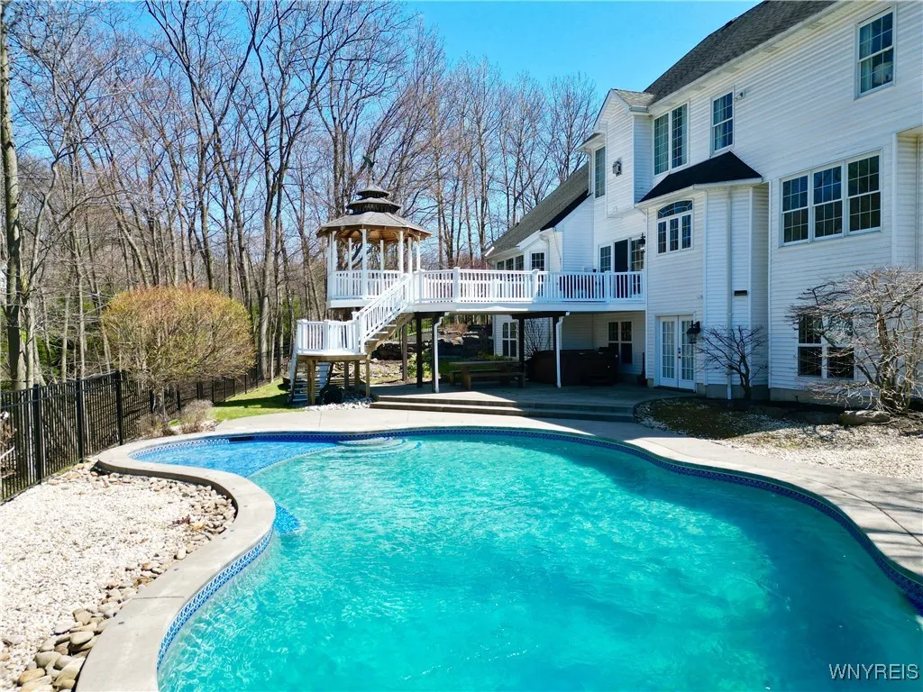 16 Woodstream, Orchard Park, New York 14127, Orchard Park, New York 14127, 5 Bedrooms Bedrooms, 13 Rooms Rooms,3 BathroomsBathrooms,Residential,For Sale,16 Woodstream, Orchard Park, New York 14127,B1598459