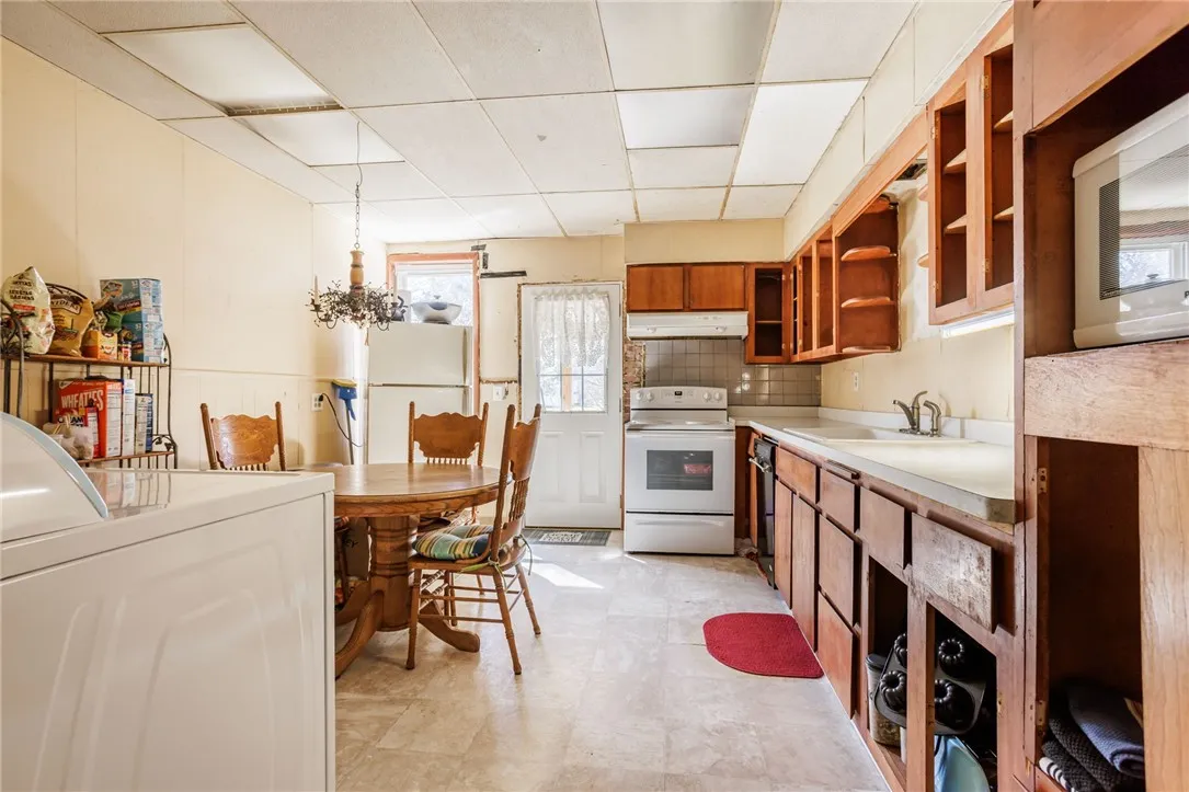 89 Virginia Street, Waterloo, New York 13165, Waterloo, New York 13165, 5 Bedrooms Bedrooms, 11 Rooms Rooms,2 BathroomsBathrooms,Residential,Closed,89 Virginia Street, Waterloo, New York 13165,0,R1600486
