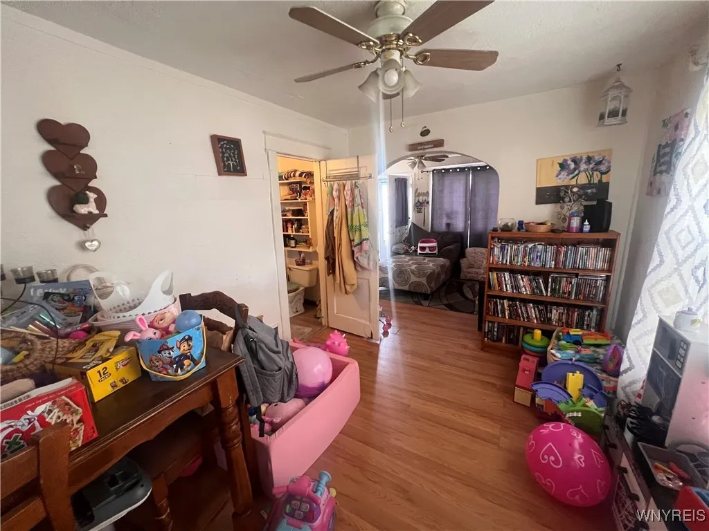 417 Hyde Park Boulevard, Niagara Falls, New York 1, Niagara Falls, New York 14303, 2 Bedrooms Bedrooms, 6 Rooms Rooms,1 BathroomBathrooms,Residential,For Sale,417 Hyde Park Boulevard, Niagara Falls, New York 1,B1600287