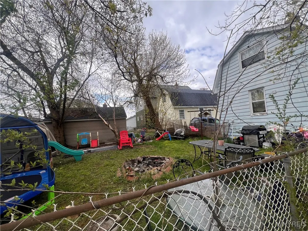 417 Hyde Park Boulevard, Niagara Falls, New York 1, Niagara Falls, New York 14303, 2 Bedrooms Bedrooms, 6 Rooms Rooms,1 BathroomBathrooms,Residential,For Sale,417 Hyde Park Boulevard, Niagara Falls, New York 1,B1600287