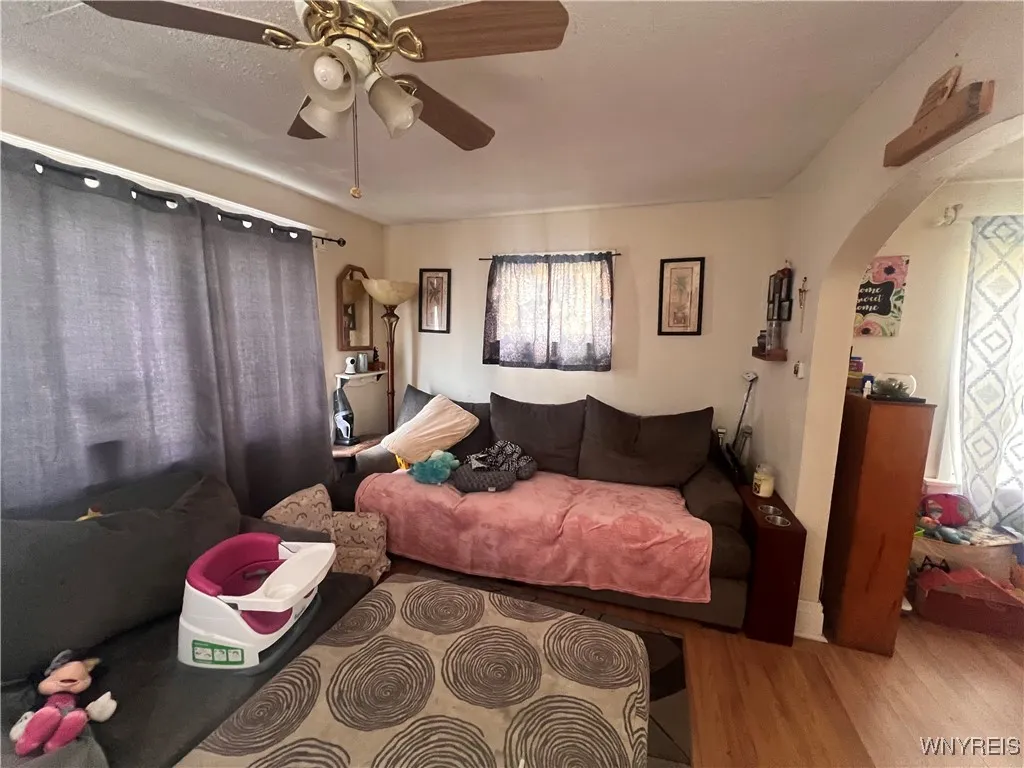 417 Hyde Park Boulevard, Niagara Falls, New York 1, Niagara Falls, New York 14303, 2 Bedrooms Bedrooms, 6 Rooms Rooms,1 BathroomBathrooms,Residential,For Sale,417 Hyde Park Boulevard, Niagara Falls, New York 1,B1600287