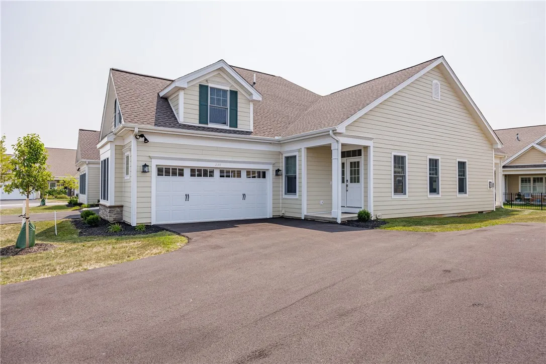 239 Bretlyn Circle, Brighton, New York 14618, Brighton, New York 14618, 3 Bedrooms Bedrooms, 8 Rooms Rooms,3 BathroomsBathrooms,Residential,For Sale,239 Bretlyn Circle, Brighton, New York 14618,R1595342