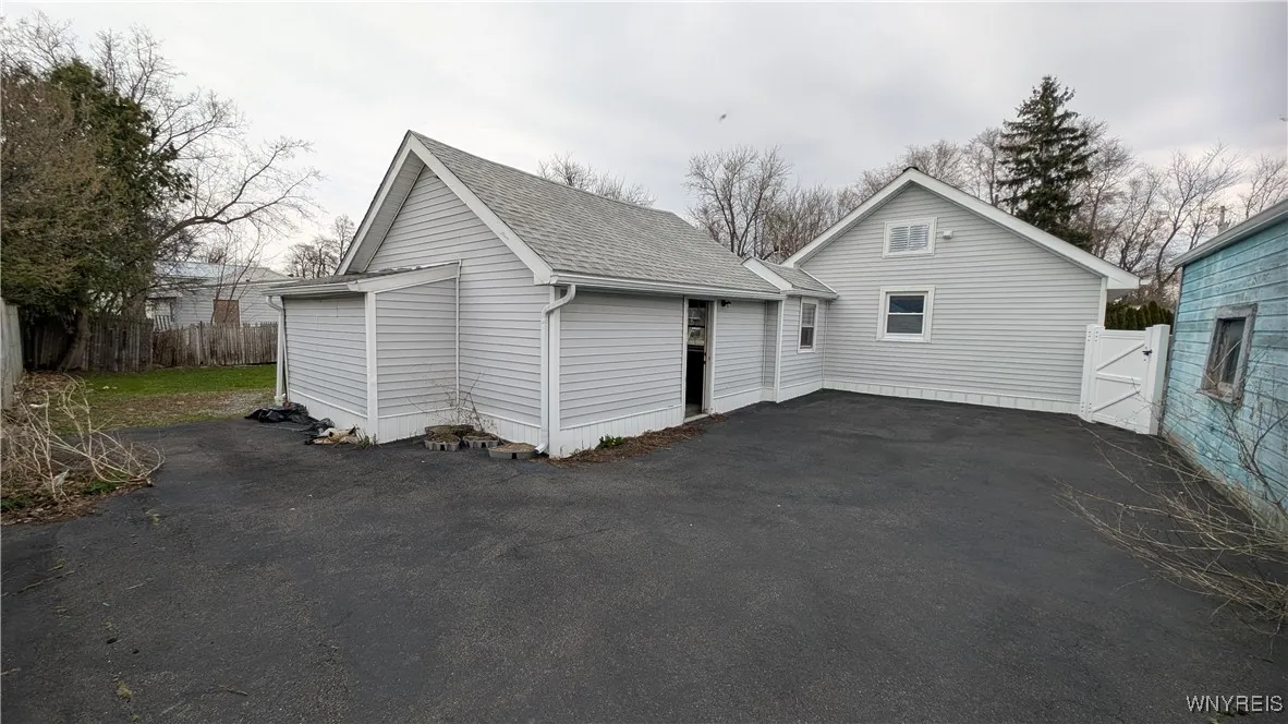 3097 Seaford, Hamburg, New York 14075, Hamburg, New York 14075, 3 Bedrooms Bedrooms, 5 Rooms Rooms,1 BathroomBathrooms,Residential,Closed,3097 Seaford, Hamburg, New York 14075,0,B1600535