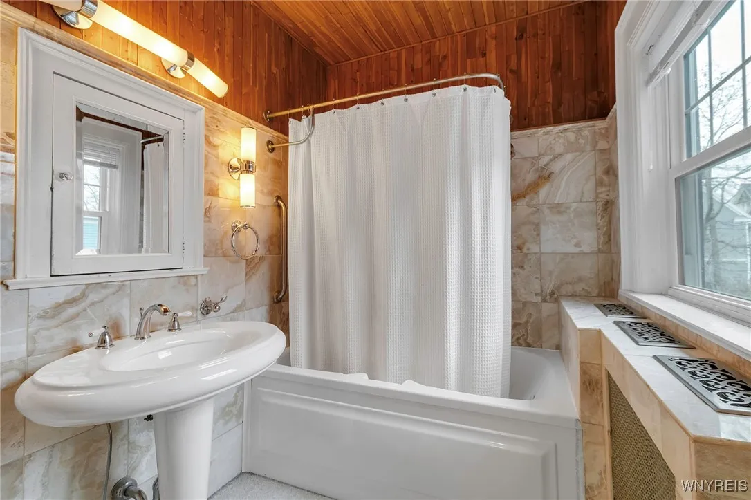 639 Lafayette Avenue, Buffalo, New York 14222, Buffalo, New York 14222, 5 Bedrooms Bedrooms, 14 Rooms Rooms,2 BathroomsBathrooms,Residential,Closed,639 Lafayette Avenue, Buffalo, New York 14222,0,B1600928