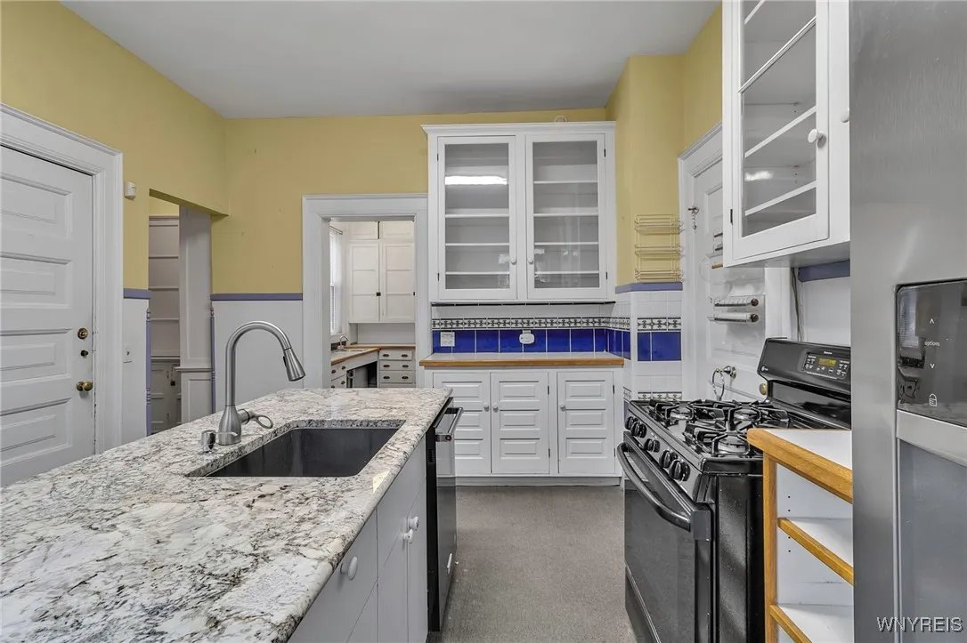 639 Lafayette Avenue, Buffalo, New York 14222, Buffalo, New York 14222, 5 Bedrooms Bedrooms, 14 Rooms Rooms,2 BathroomsBathrooms,Residential,Closed,639 Lafayette Avenue, Buffalo, New York 14222,0,B1600928