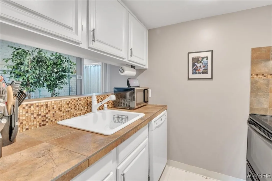 2 The Tradewinds B, Amherst, New York 14221, Amherst, New York 14221, 1 Bedroom Bedrooms, 4 Rooms Rooms,1 BathroomBathrooms,Residential,Closed,2 The Tradewinds B, Amherst, New York 14221,0,B1595393