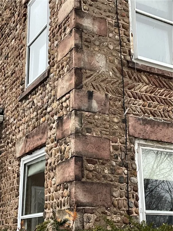 Notice the quoins at the corner exterior walls adding aesthetic detail!