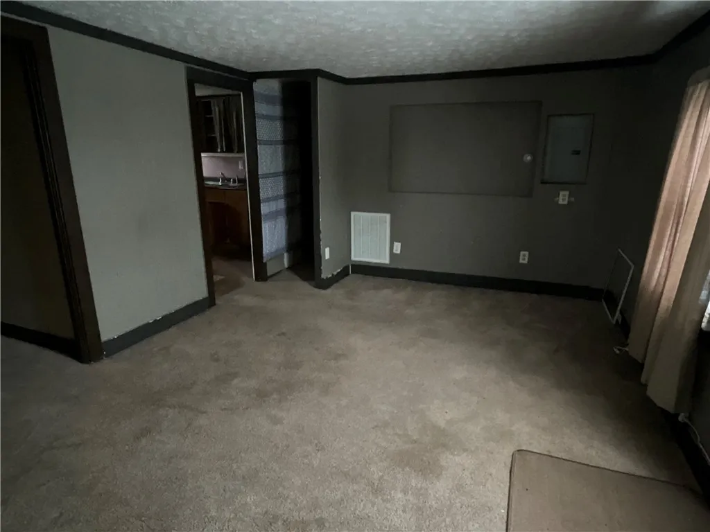 The living room space to the potential in law quarters.