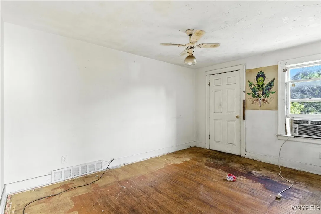 2219 Walnut Avenue, Niagara Falls, New York 14301, Niagara Falls, New York 14301, 6 Bedrooms Bedrooms, ,3 BathroomsBathrooms,Residential,For Sale,2219 Walnut Avenue, Niagara Falls, New York 14301,B1600115