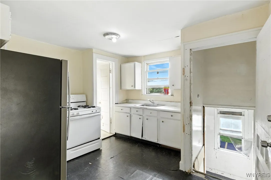 2219 Walnut Avenue, Niagara Falls, New York 14301, Niagara Falls, New York 14301, 6 Bedrooms Bedrooms, ,3 BathroomsBathrooms,Residential,For Sale,2219 Walnut Avenue, Niagara Falls, New York 14301,B1600115