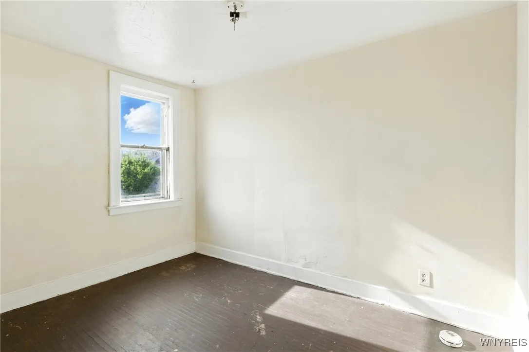 2219 Walnut Avenue, Niagara Falls, New York 14301, Niagara Falls, New York 14301, 6 Bedrooms Bedrooms, ,3 BathroomsBathrooms,Residential,For Sale,2219 Walnut Avenue, Niagara Falls, New York 14301,B1600115