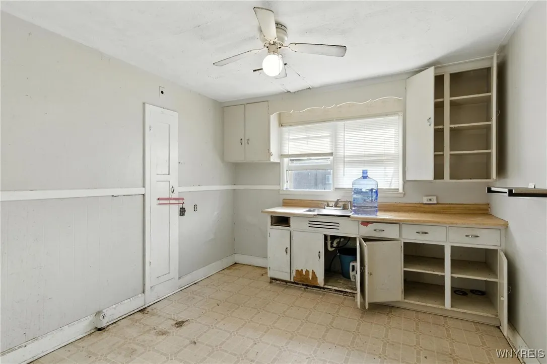 2219 Walnut Avenue, Niagara Falls, New York 14301, Niagara Falls, New York 14301, 6 Bedrooms Bedrooms, ,3 BathroomsBathrooms,Residential,For Sale,2219 Walnut Avenue, Niagara Falls, New York 14301,B1600115