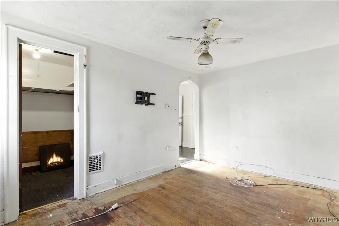 2219 Walnut Avenue, Niagara Falls, New York 14301, Niagara Falls, New York 14301, 6 Bedrooms Bedrooms, ,3 BathroomsBathrooms,Residential,For Sale,2219 Walnut Avenue, Niagara Falls, New York 14301,B1600115