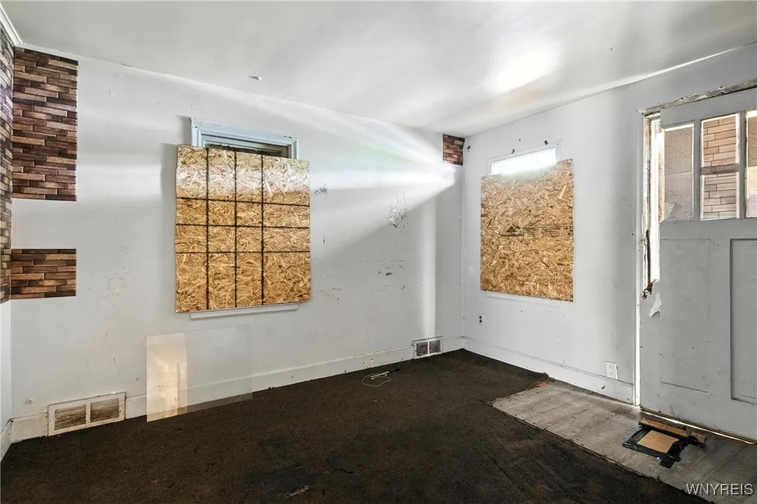 2219 Walnut Avenue, Niagara Falls, New York 14301, Niagara Falls, New York 14301, 6 Bedrooms Bedrooms, ,3 BathroomsBathrooms,Residential,For Sale,2219 Walnut Avenue, Niagara Falls, New York 14301,B1600115