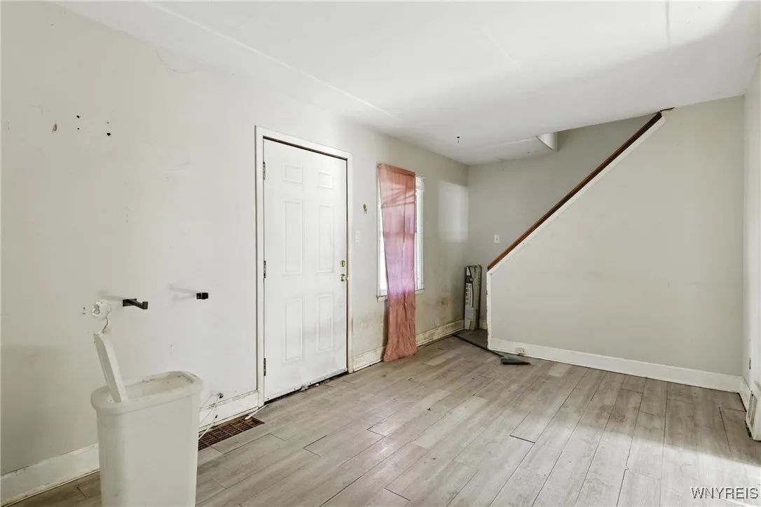 2219 Walnut Avenue, Niagara Falls, New York 14301, Niagara Falls, New York 14301, 6 Bedrooms Bedrooms, ,3 BathroomsBathrooms,Residential,For Sale,2219 Walnut Avenue, Niagara Falls, New York 14301,B1600115