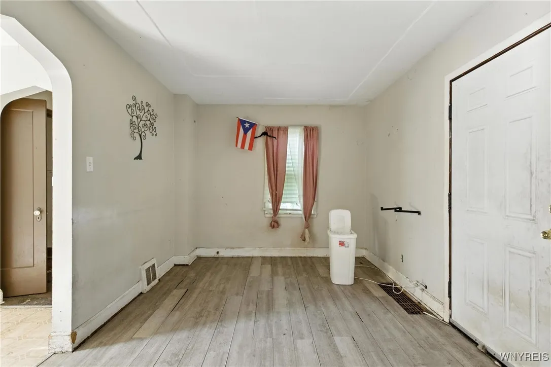 2219 Walnut Avenue, Niagara Falls, New York 14301, Niagara Falls, New York 14301, 6 Bedrooms Bedrooms, ,3 BathroomsBathrooms,Residential,For Sale,2219 Walnut Avenue, Niagara Falls, New York 14301,B1600115