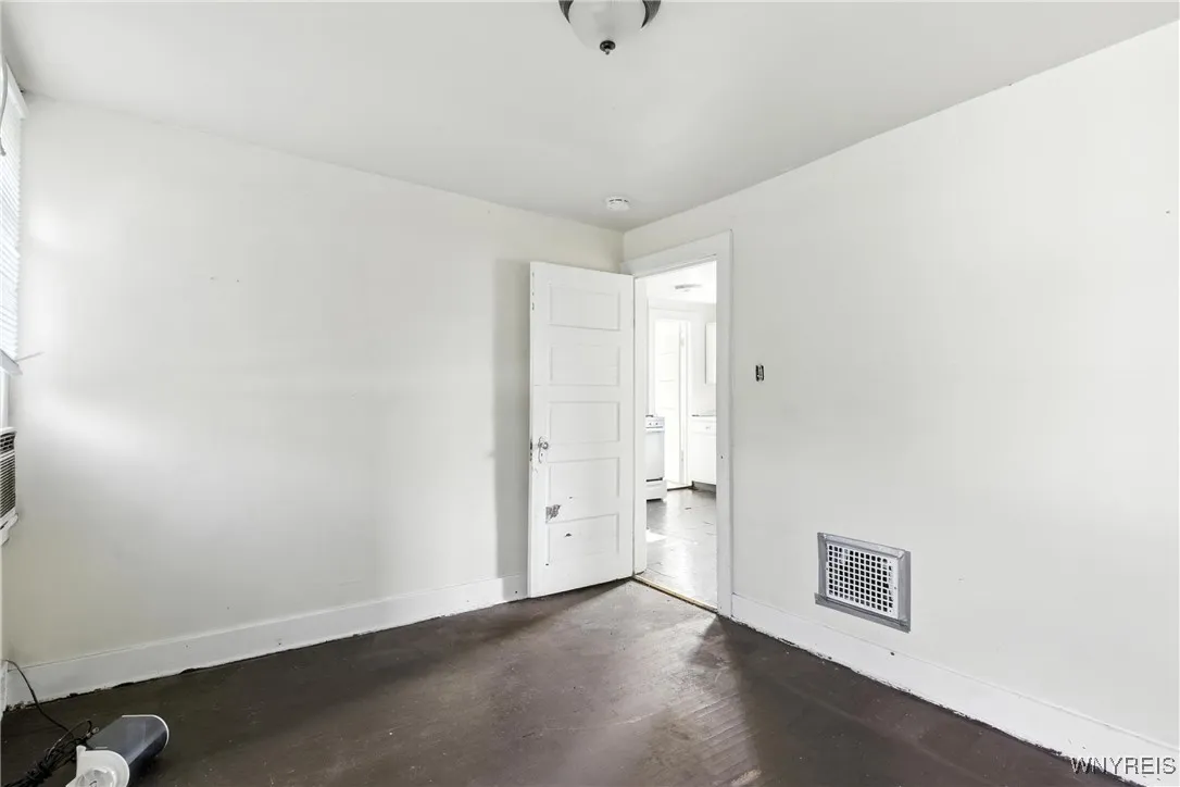 2219 Walnut Avenue, Niagara Falls, New York 14301, Niagara Falls, New York 14301, 6 Bedrooms Bedrooms, ,3 BathroomsBathrooms,Residential,For Sale,2219 Walnut Avenue, Niagara Falls, New York 14301,B1600115