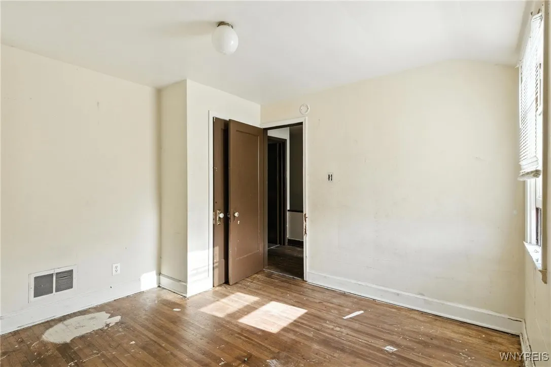 2219 Walnut Avenue, Niagara Falls, New York 14301, Niagara Falls, New York 14301, 6 Bedrooms Bedrooms, ,3 BathroomsBathrooms,Residential,For Sale,2219 Walnut Avenue, Niagara Falls, New York 14301,B1600115
