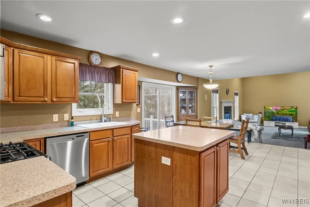 Orchard Park, New York 14127, 4 Bedrooms Bedrooms, 9 Rooms Rooms,2 BathroomsBathrooms,Residential,Closed,B1601069