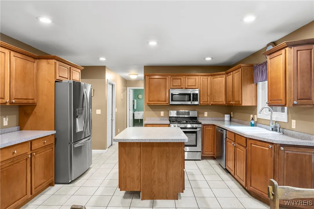 Orchard Park, New York 14127, 4 Bedrooms Bedrooms, 9 Rooms Rooms,2 BathroomsBathrooms,Residential,Closed,B1601069