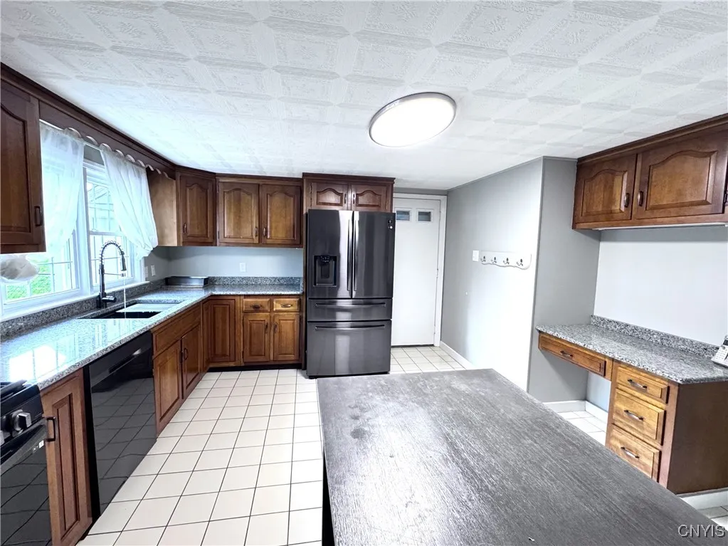 186 Valley View Road, New Hartford, New York 13413, New Hartford, New York 13413, 3 Bedrooms Bedrooms, 7 Rooms Rooms,2 BathroomsBathrooms,Residential,Closed,186 Valley View Road, New Hartford, New York 13413,0,S1600795