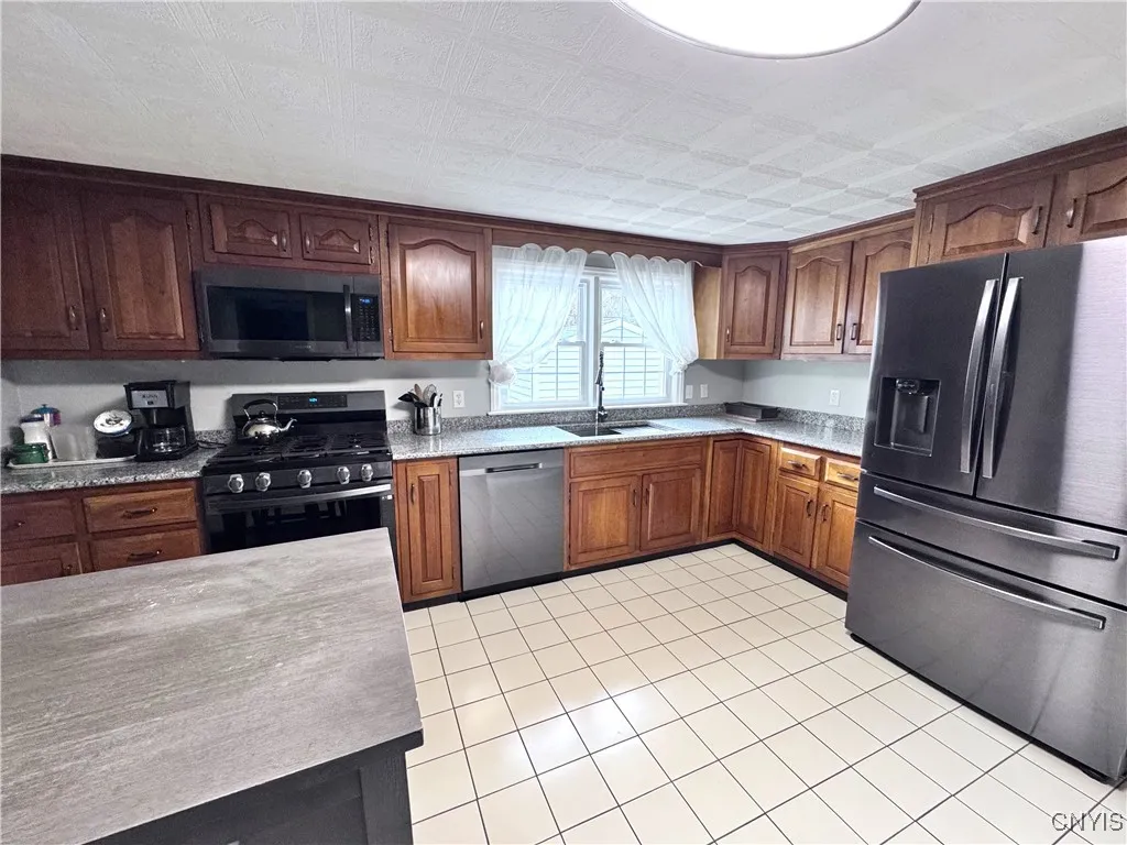 186 Valley View Road, New Hartford, New York 13413, New Hartford, New York 13413, 3 Bedrooms Bedrooms, 7 Rooms Rooms,2 BathroomsBathrooms,Residential,Closed,186 Valley View Road, New Hartford, New York 13413,0,S1600795