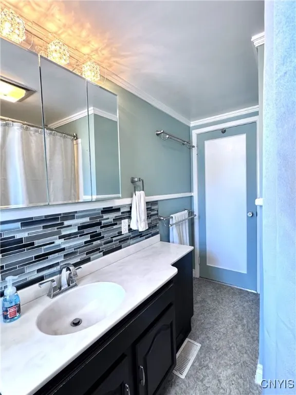 186 Valley View Road, New Hartford, New York 13413, New Hartford, New York 13413, 3 Bedrooms Bedrooms, 7 Rooms Rooms,2 BathroomsBathrooms,Residential,Closed,186 Valley View Road, New Hartford, New York 13413,0,S1600795