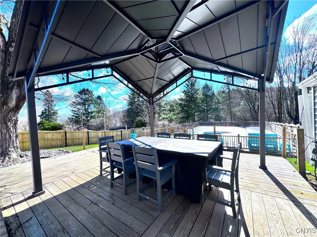 186 Valley View Road, New Hartford, New York 13413, New Hartford, New York 13413, 3 Bedrooms Bedrooms, 7 Rooms Rooms,2 BathroomsBathrooms,Residential,Closed,186 Valley View Road, New Hartford, New York 13413,0,S1600795