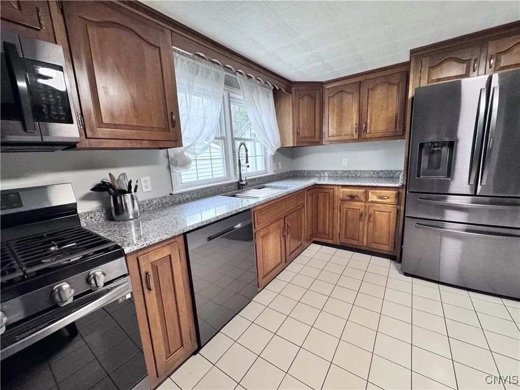 186 Valley View Road, New Hartford, New York 13413, New Hartford, New York 13413, 3 Bedrooms Bedrooms, 7 Rooms Rooms,2 BathroomsBathrooms,Residential,Closed,186 Valley View Road, New Hartford, New York 13413,0,S1600795