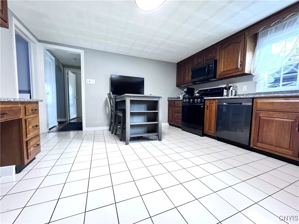 186 Valley View Road, New Hartford, New York 13413, New Hartford, New York 13413, 3 Bedrooms Bedrooms, 7 Rooms Rooms,2 BathroomsBathrooms,Residential,Closed,186 Valley View Road, New Hartford, New York 13413,0,S1600795