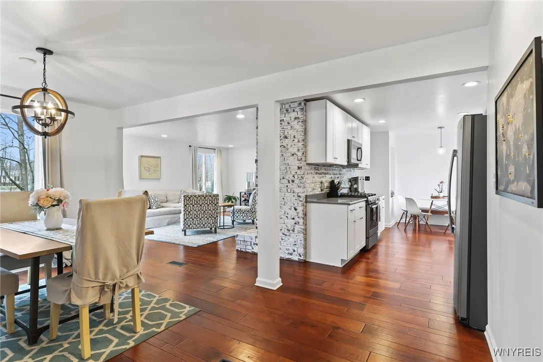 Dining rm, Family rm, kitchen