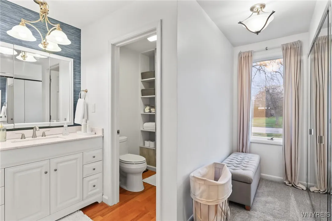 Primary bedroom w/ ensuite